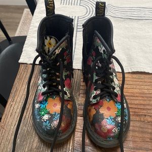 Girls size 13 doc Martin flower boots